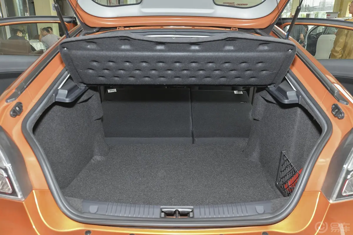 MG6掀背 1.8L MT 驾值版行李箱空间