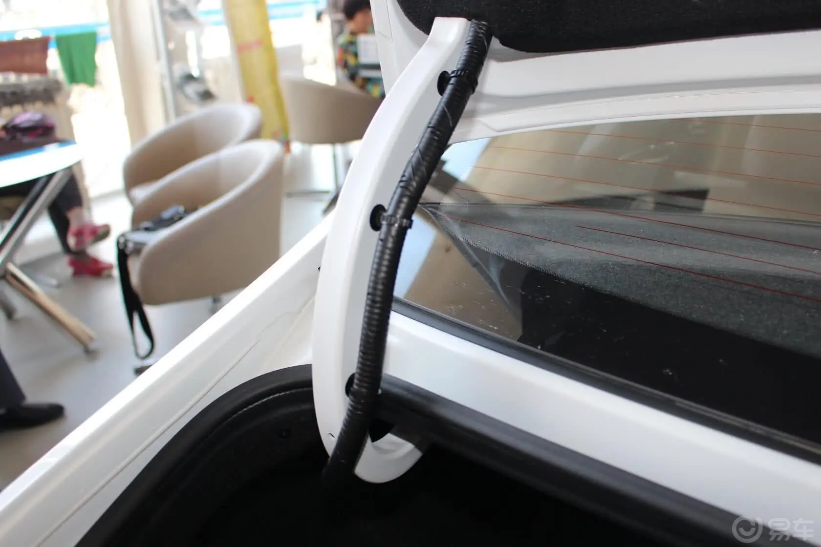 索纳塔经典 2.4L 自动 豪华版 国五行李厢支撑杆