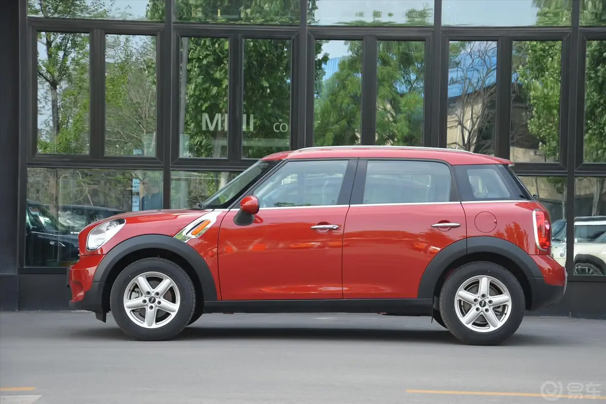 MINI COUNTRYMAN1.6L ONE正侧车头向左水平