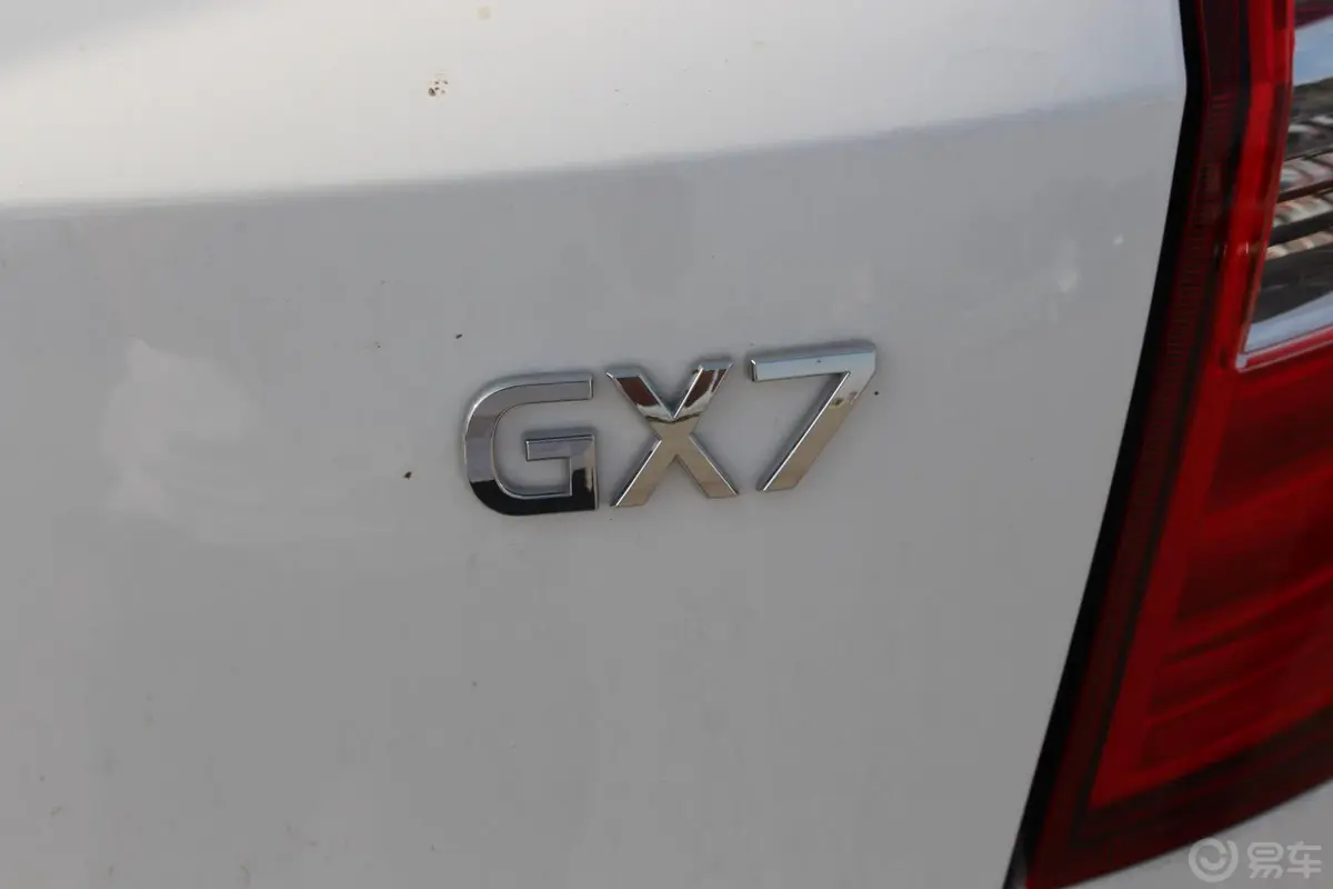 吉利GX7运动版 2.0L 自动 豪华型尾标