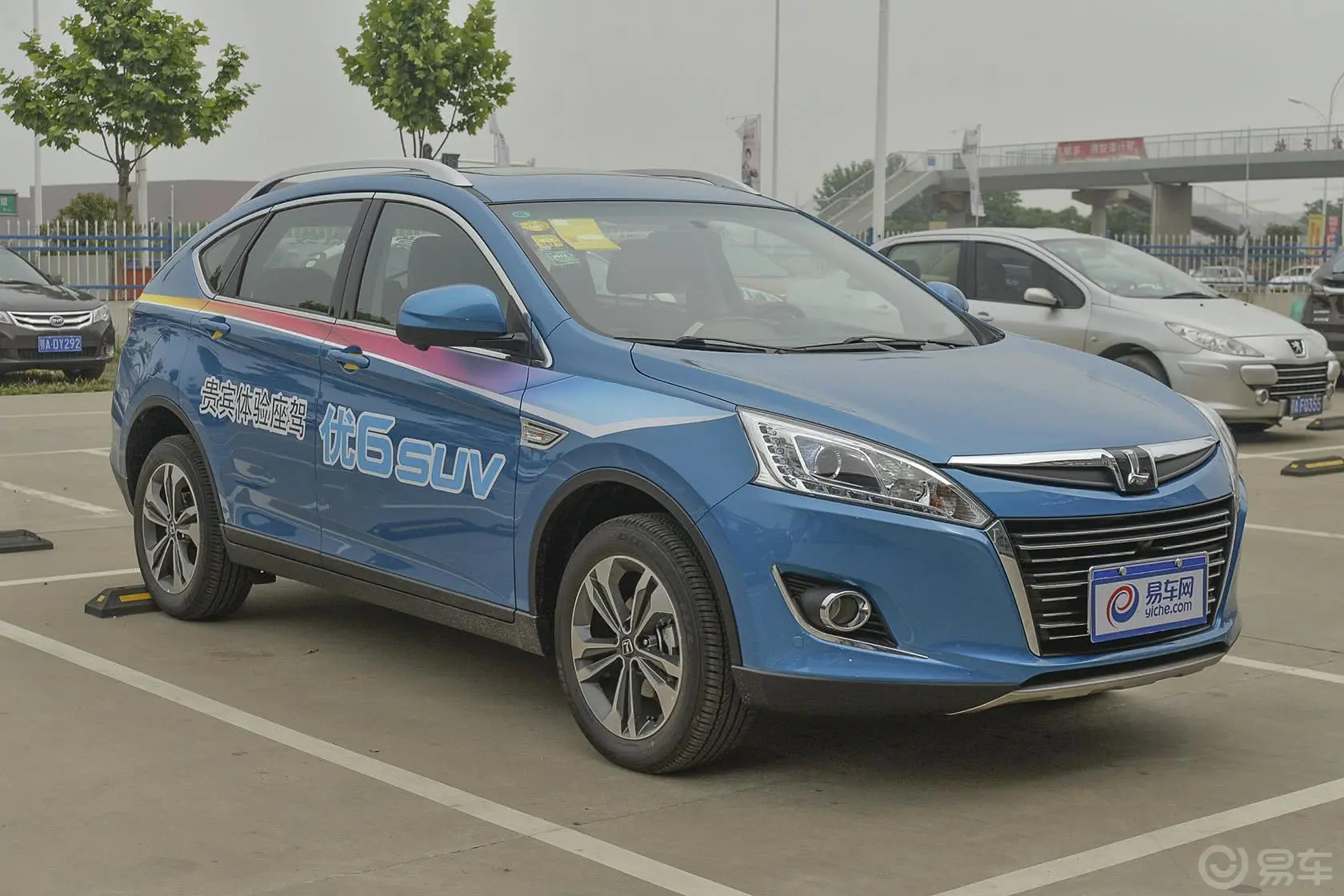 优6 SUV1.8T 智尊型侧前45度车头向右水平