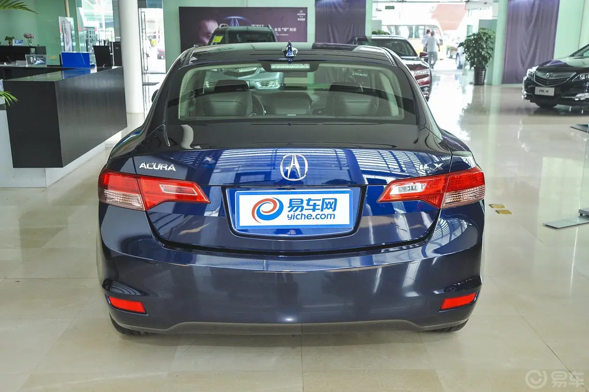 讴歌ILX2.0L 精锐版正后水平