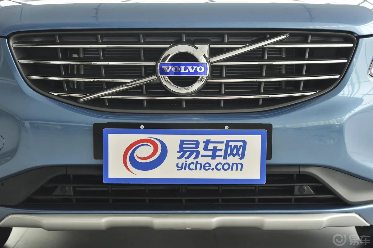 沃尔沃XC60(进口)T5 智逸版前格栅侧俯拍