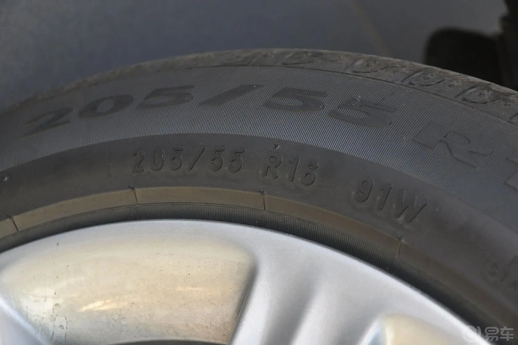宝马1系(进口)改款 116i 领先型轮胎规格