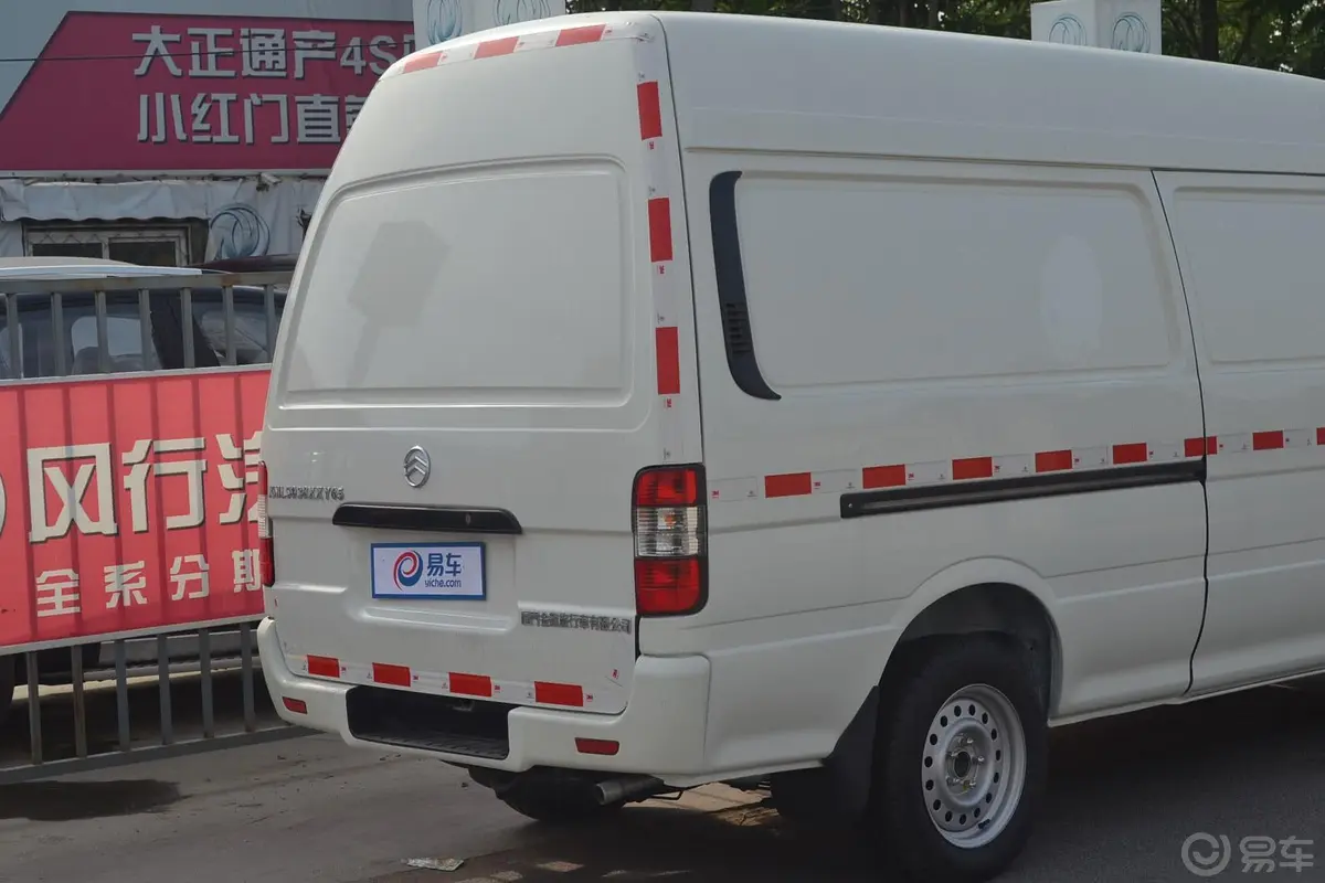 金旅海狮厢式运输车（物流用车）车尾局部