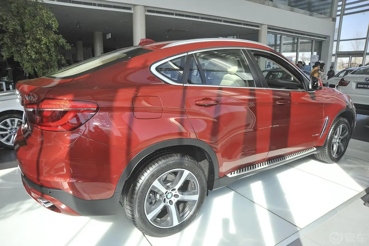 宝马X6xDrive35i 豪华型外观