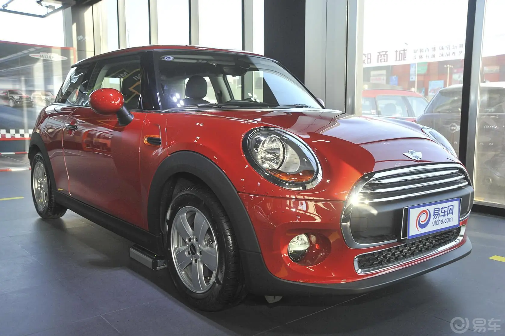 MINI1.2T ONE侧前45度车头向右水平