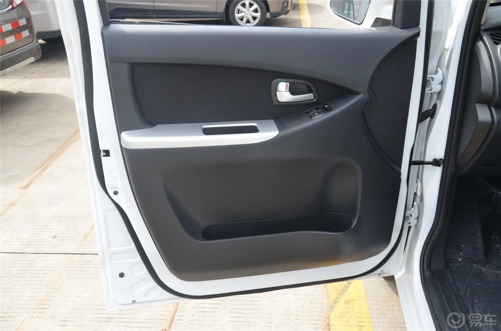 欧诺S1.3L 手动 幸福版驾驶员侧车门内门板