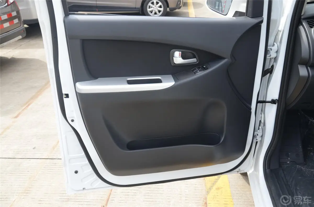 欧诺S1.3L 手动 幸福版驾驶员侧车门内门板