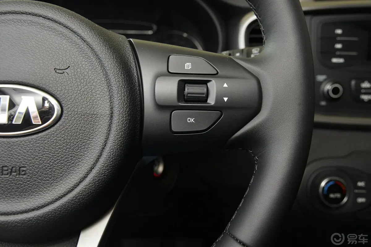 索兰托索兰托L 2.4GDI 汽油 4WD 运动版 五座 国V方向盘功能键（右）