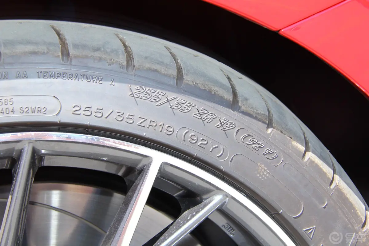 雷克萨斯RC FF 5.0L 碳纤维版轮胎规格