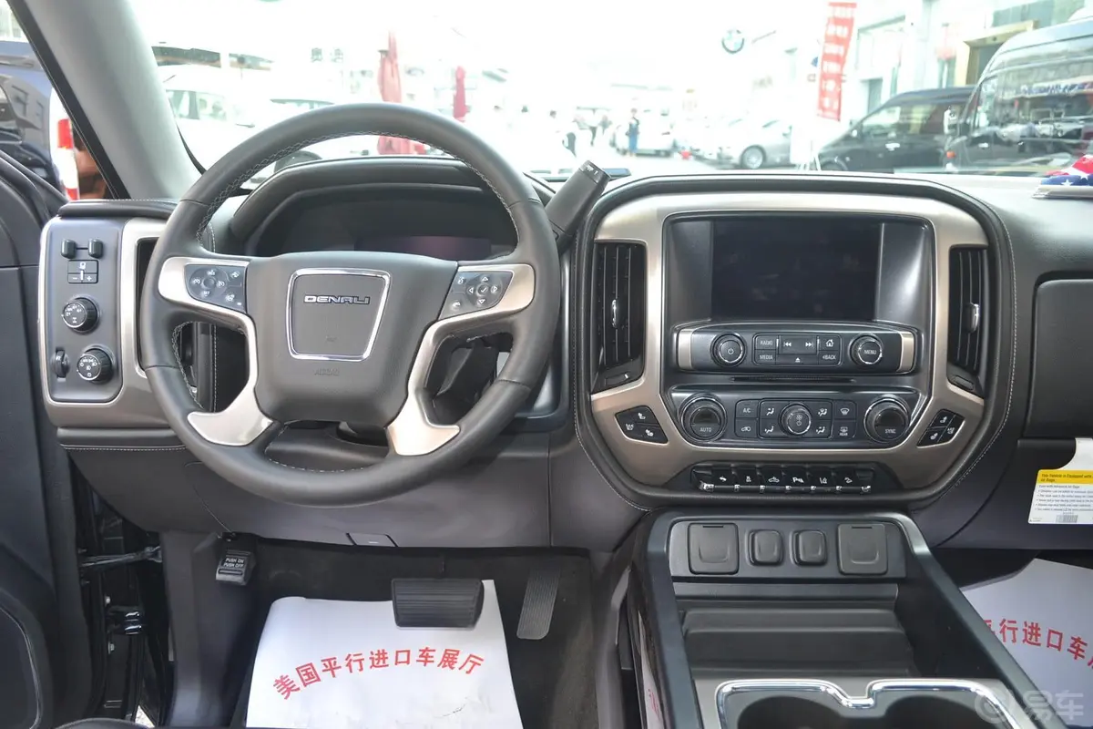 GMC Sierra5.3L 自动 DENALI 1500驾驶位区域