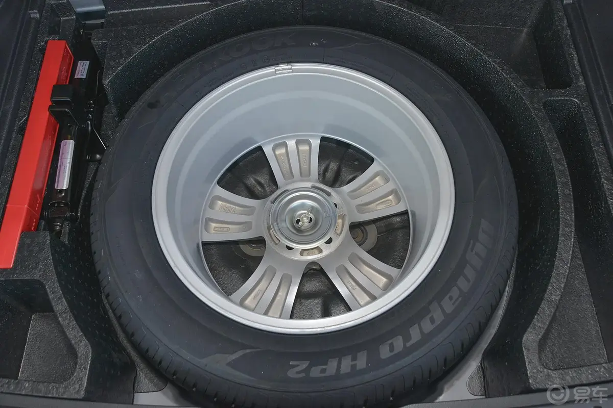 奔腾X801.8T  自动 豪华型备胎