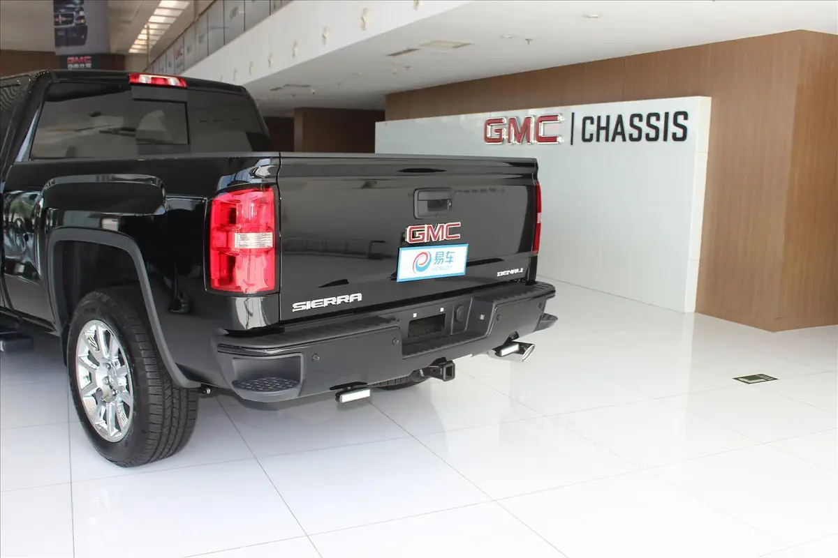 GMC Sierra5.3L 6AT 四驱版车尾局部