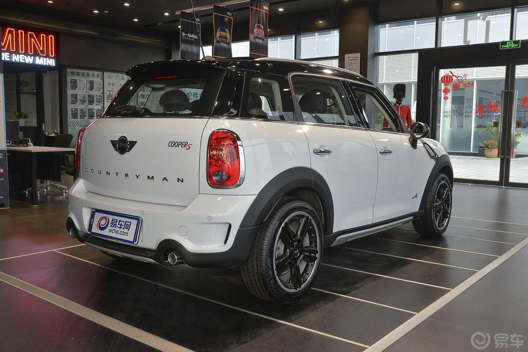 MINI COUNTRYMAN1.6T COOPER S All 4侧后45度车头向右水平