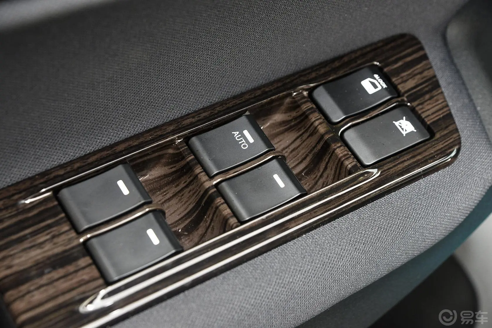 传祺GS5 Super1.8T 双离合 前驱 舒适版车窗升降键