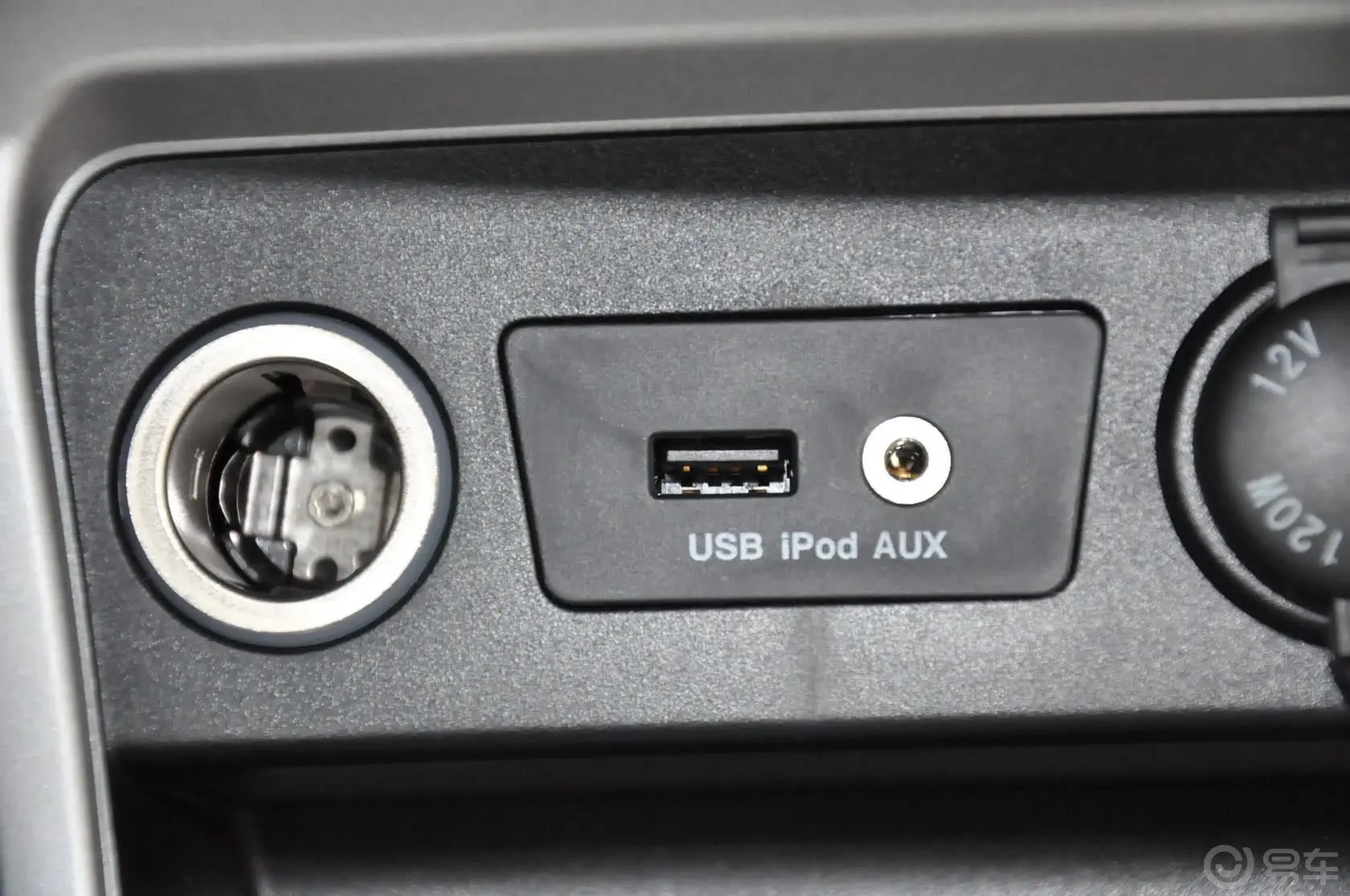 瑞风S31.5L 6MT 豪华智能尊享版USB接口