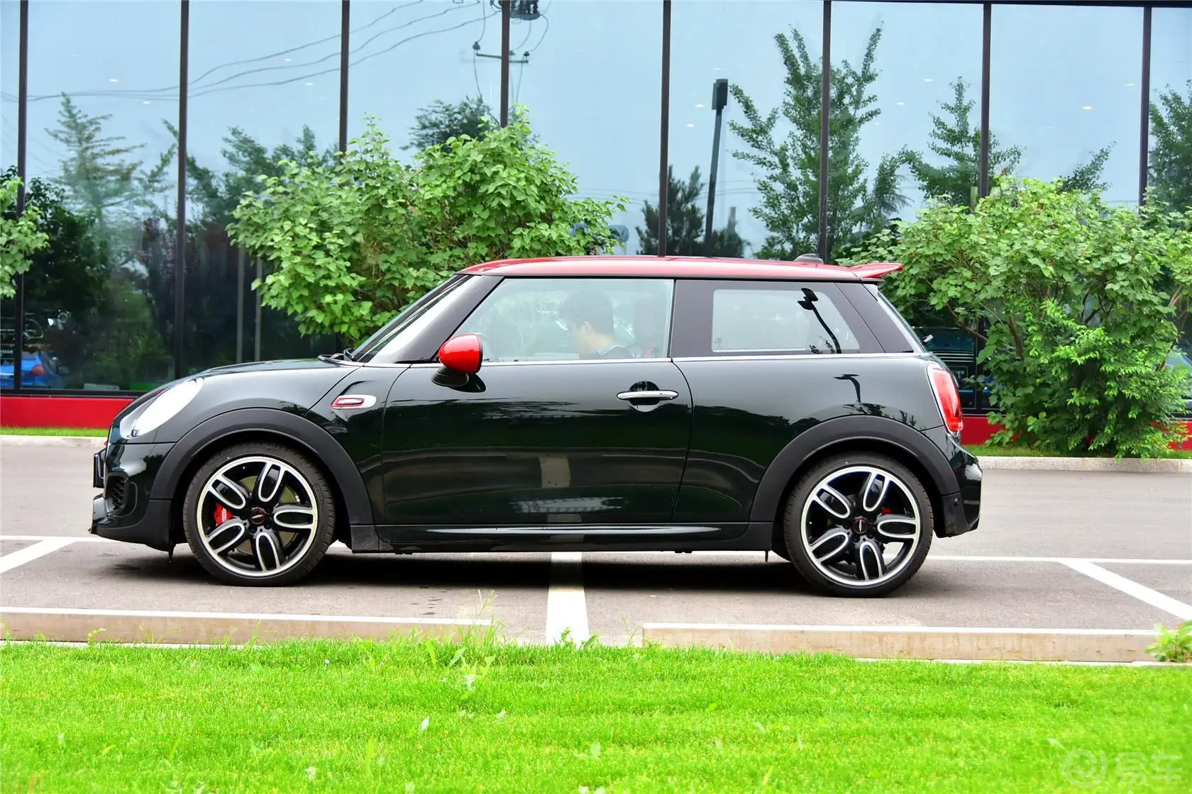 MINI JCW2.0T JCW正侧车头向左水平