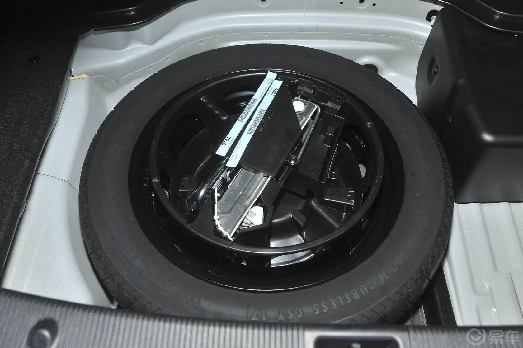 奔驰E级(进口)E320 Coupe备胎
