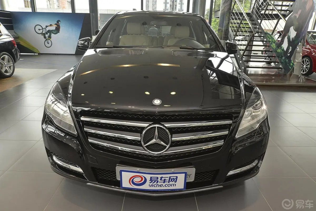 奔驰R级R 400 4MATIC 豪华型正前水平