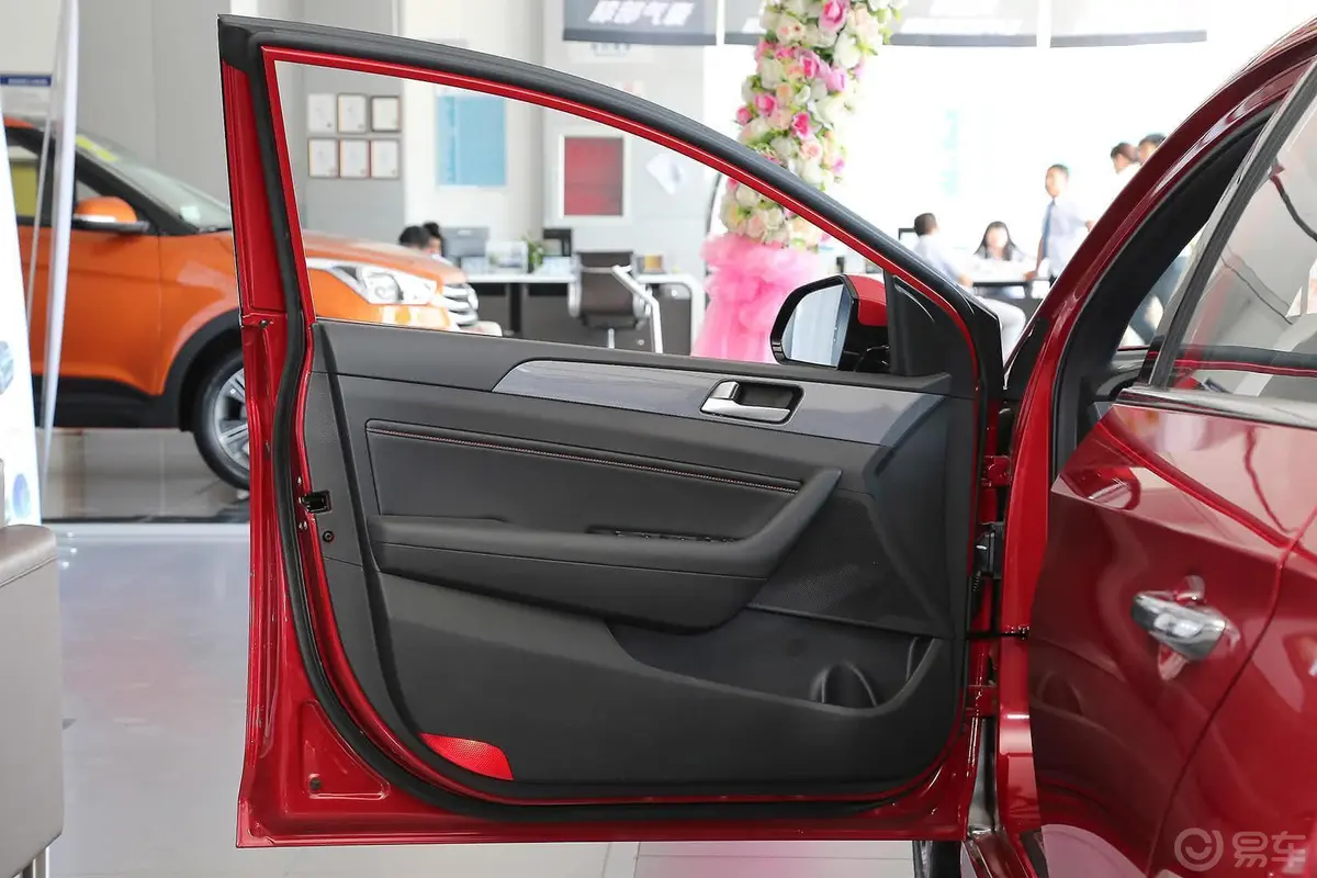索纳塔1.6T 自动 GLS 智能型驾驶员侧车门内门板