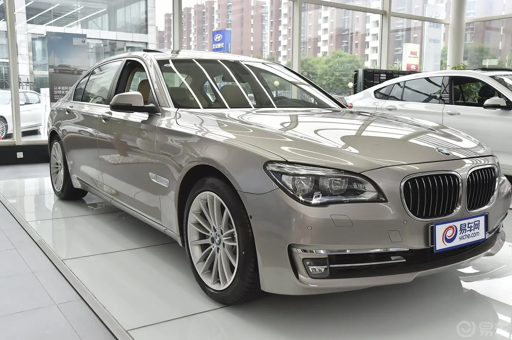 宝马7系740Li 豪华型外观