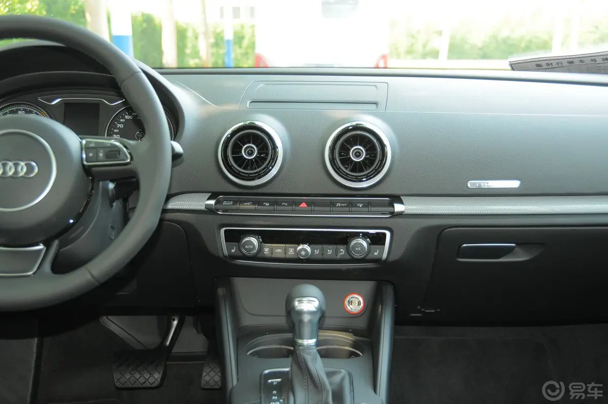 奥迪A3 插电混动(进口)Sportback e-tron 运动型中控台整体