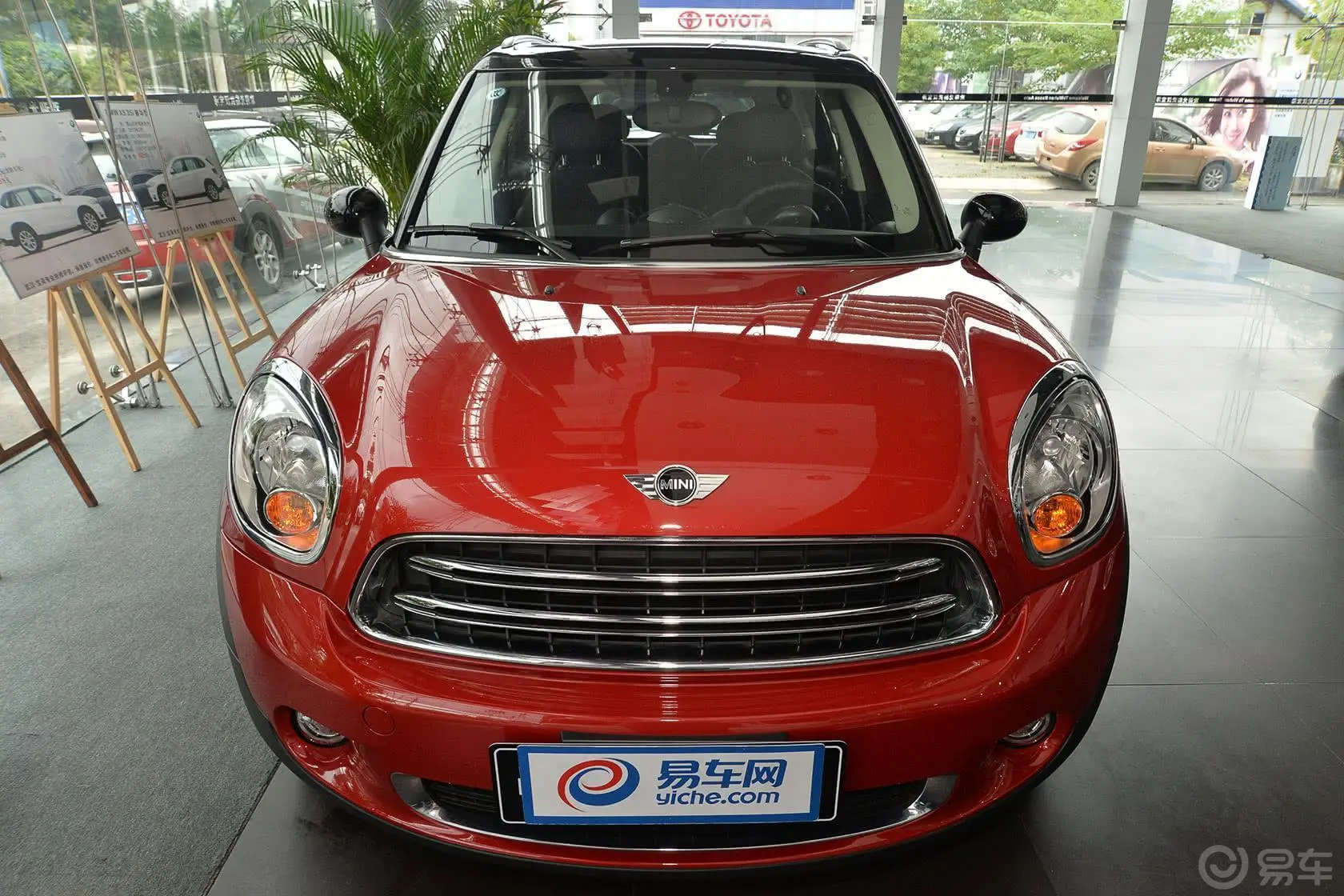 MINI COUNTRYMAN1.6L COOPER Fun正前水平