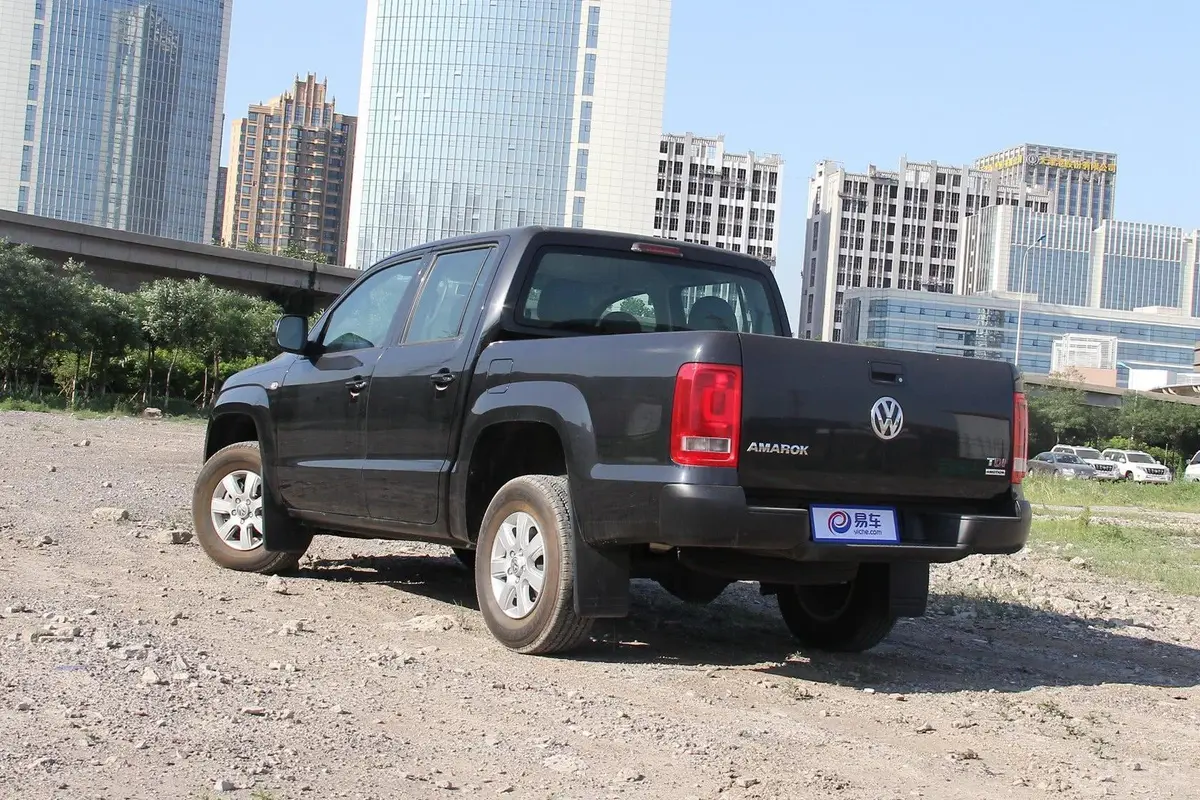 Amarok2.0TDI 8速手自一体 全时四驱 舒适版侧后45度车头向左水平