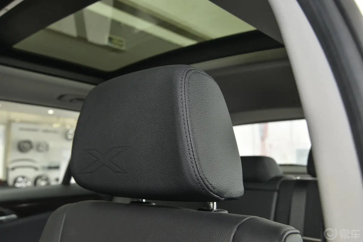 宝马X1xDrive20i X设计套装驾驶员头枕
