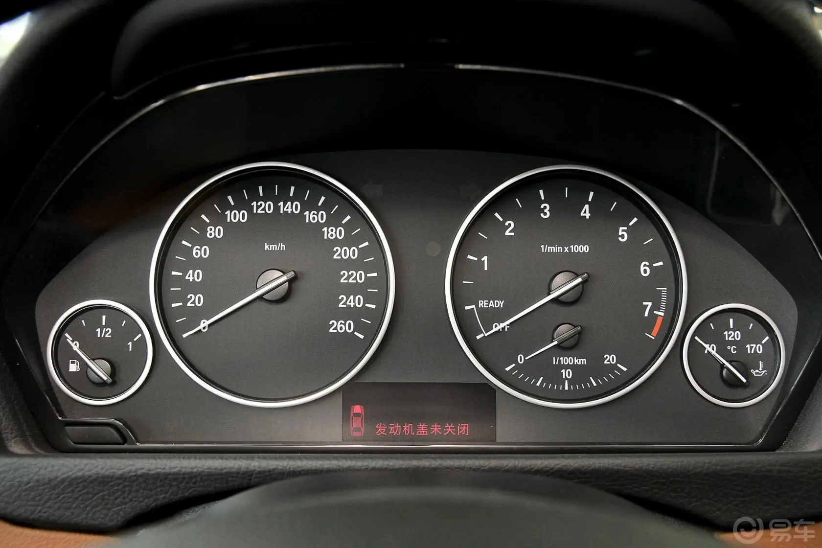 宝马4系四门轿跑车 420i 设计套装型仪表盘背光显示