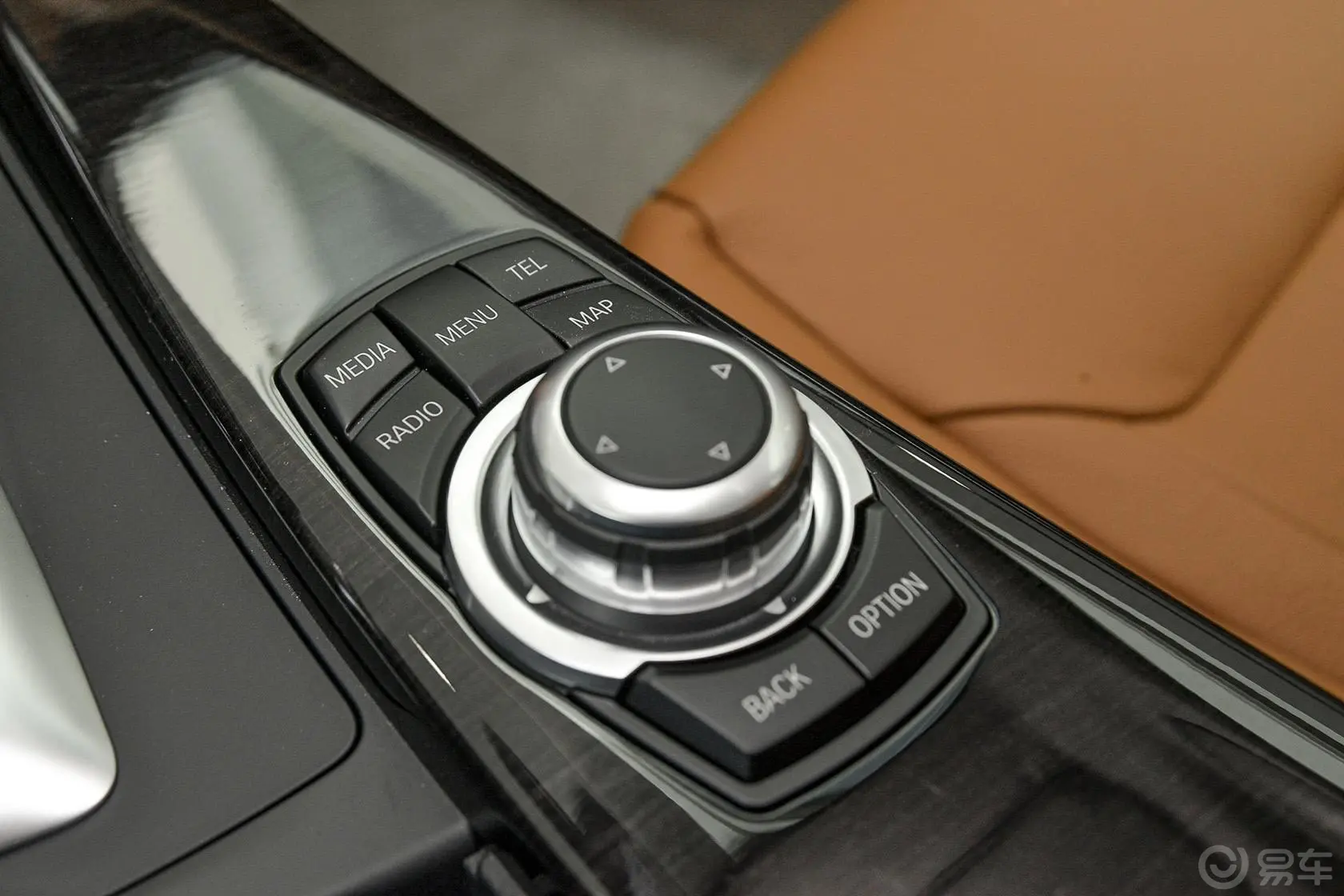 宝马4系四门轿跑车 420i 设计套装型外后视镜控制键