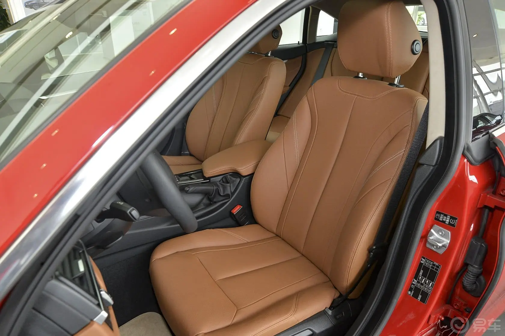 宝马4系四门轿跑车 420i 设计套装型驾驶员座椅