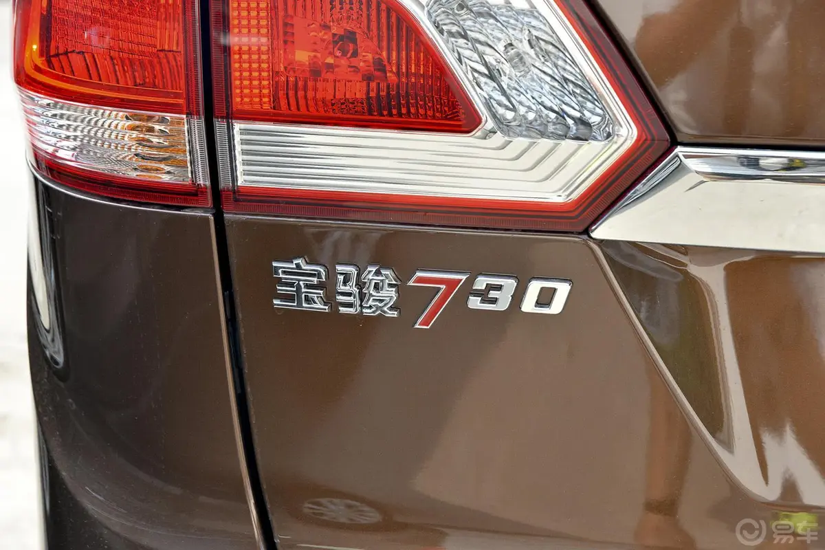 宝骏7301.5L 手动 豪华导航型 ESP版 7座尾标