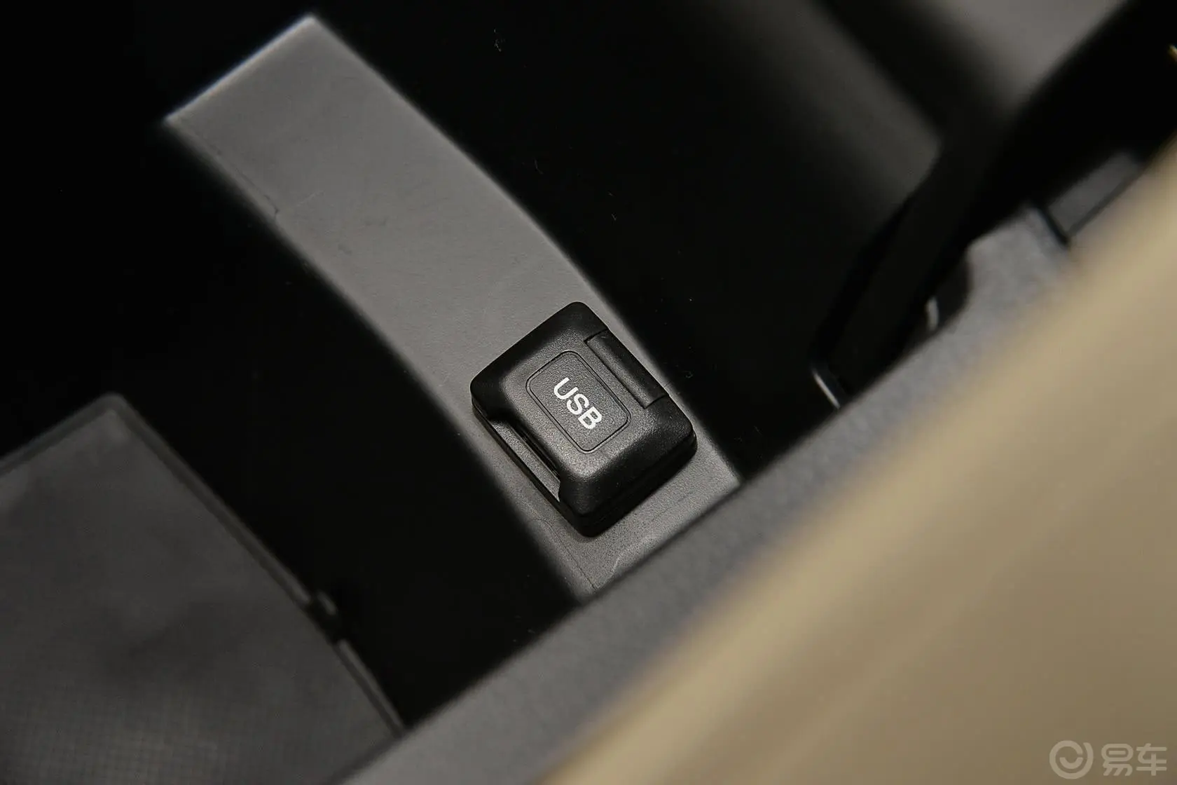 杰德1.8L 5AT 舒适精英型（五座）USB接口