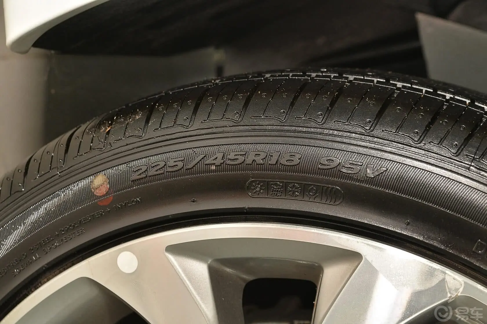 索纳塔2.0L 自动 DLX 尊贵版轮胎规格