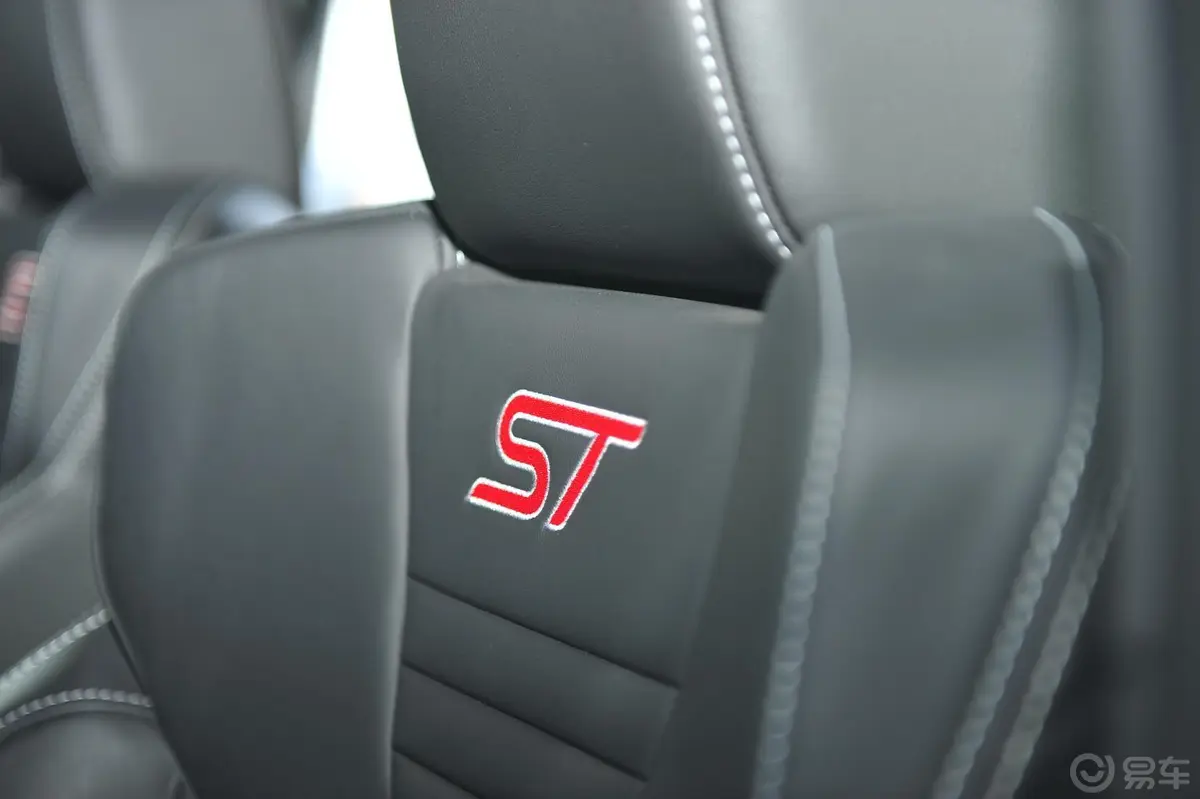 福克斯(进口)ST 2.0T 手动 标准版座椅特殊细节