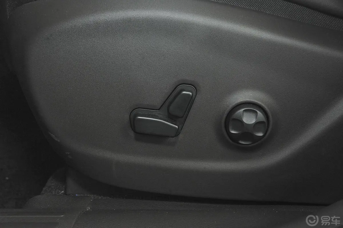 自由光(进口)2.4L 自动 高性能版座椅调节键