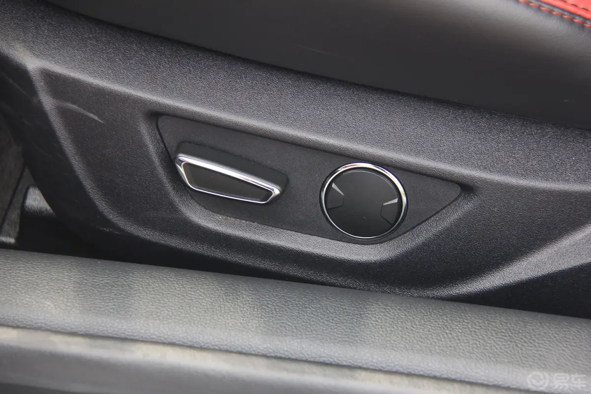 Mustang5.0L GT 手自一体 性能版外后视镜控制键
