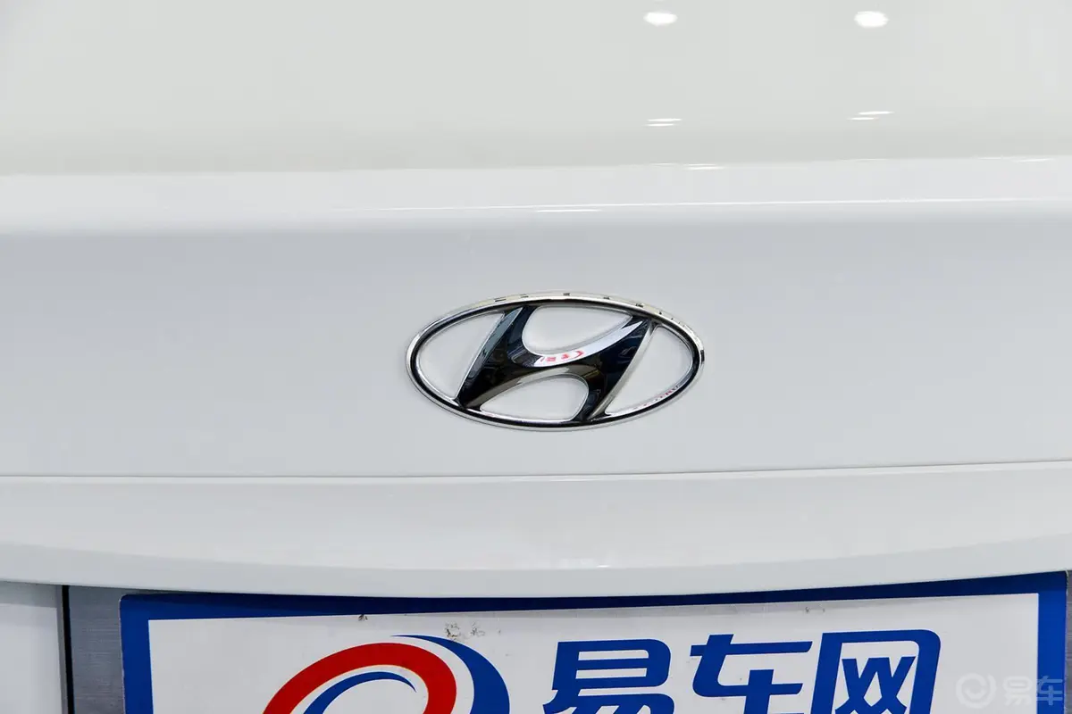 瑞纳三厢 1.4L GLS MT外观