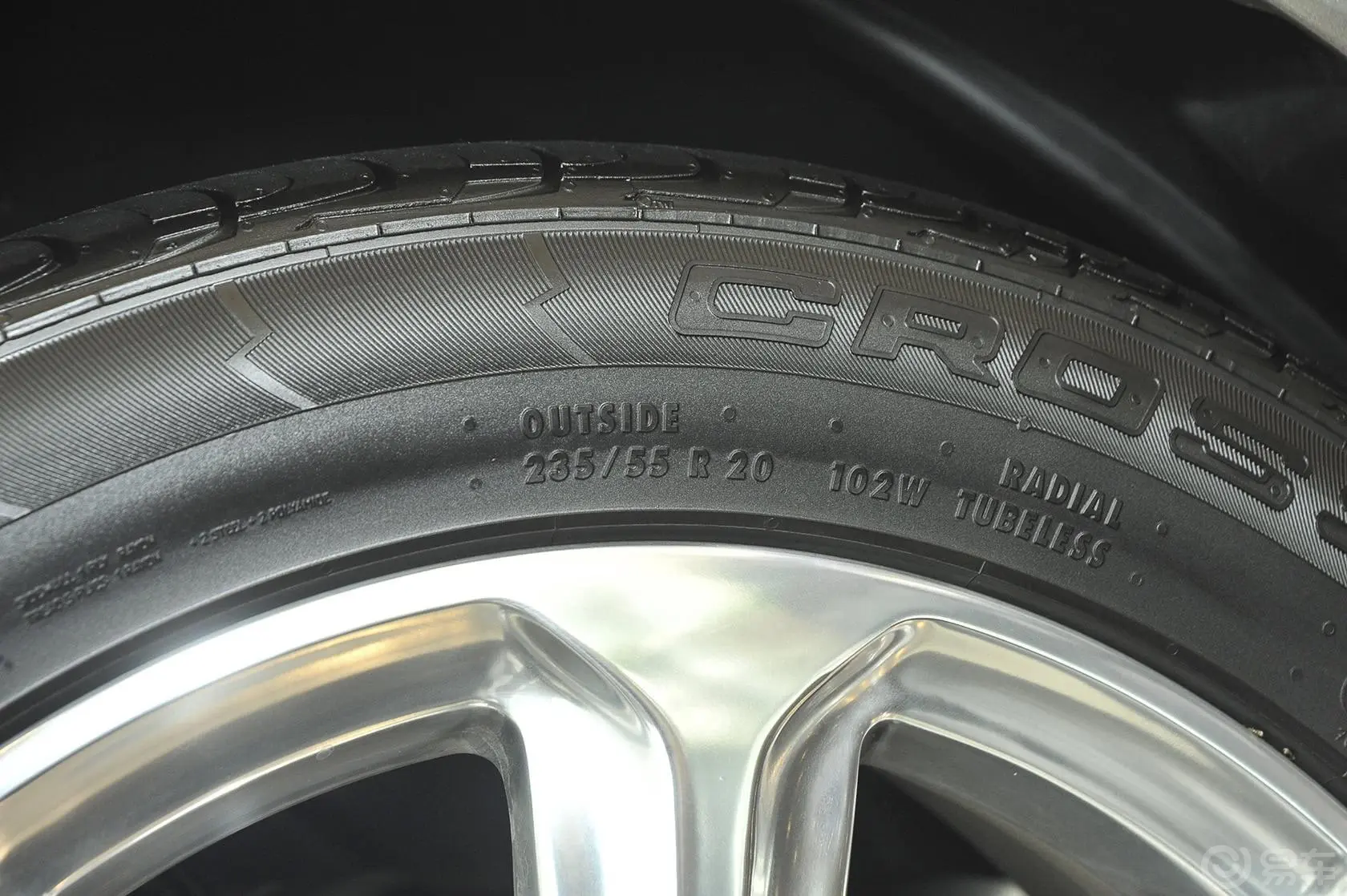 凯迪拉克SRX3.6L 手自一体 旗舰型轮胎规格