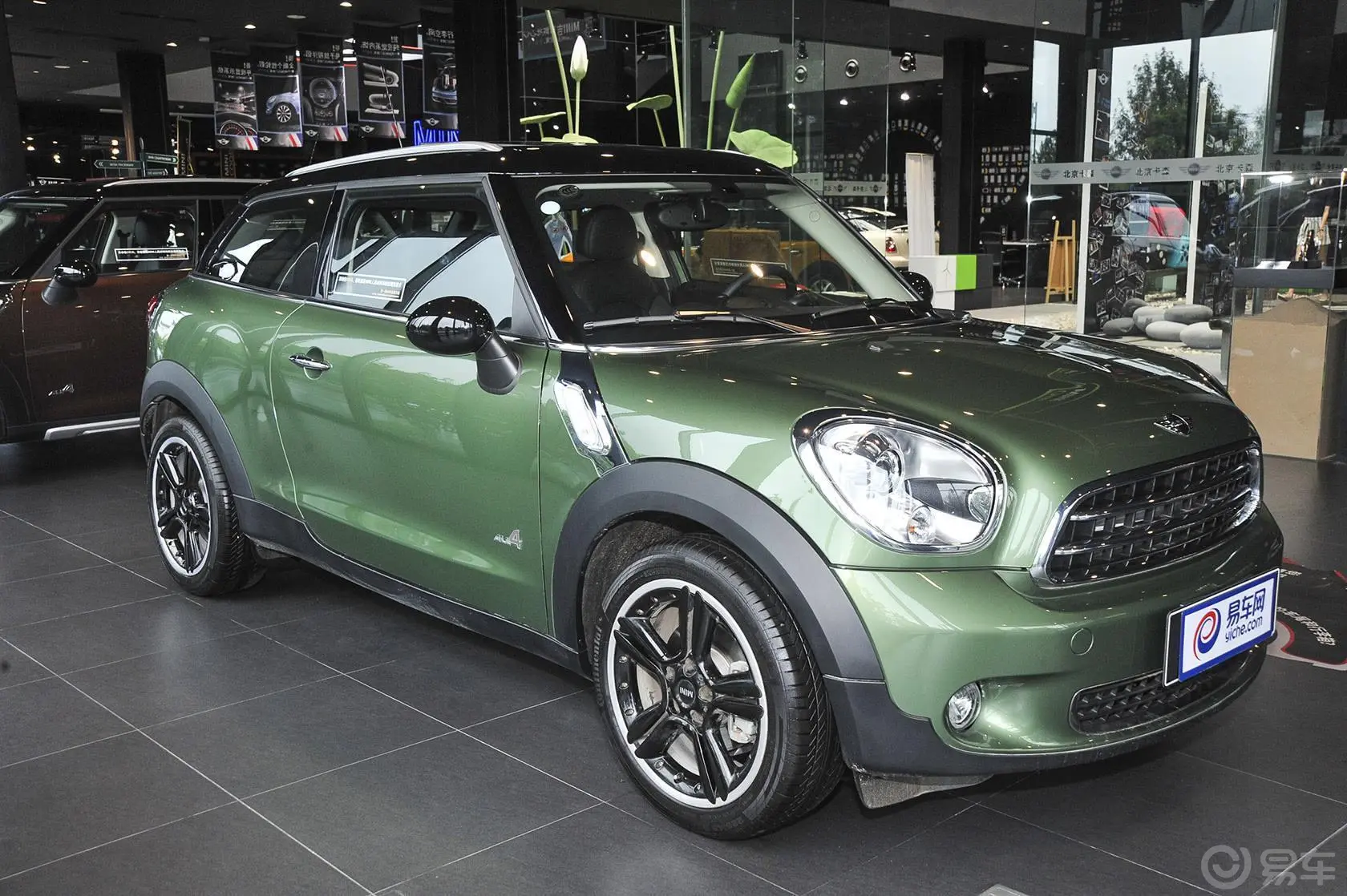 MINI PACEMAN1.6T COOPER ALL4侧前45度车头向右水平