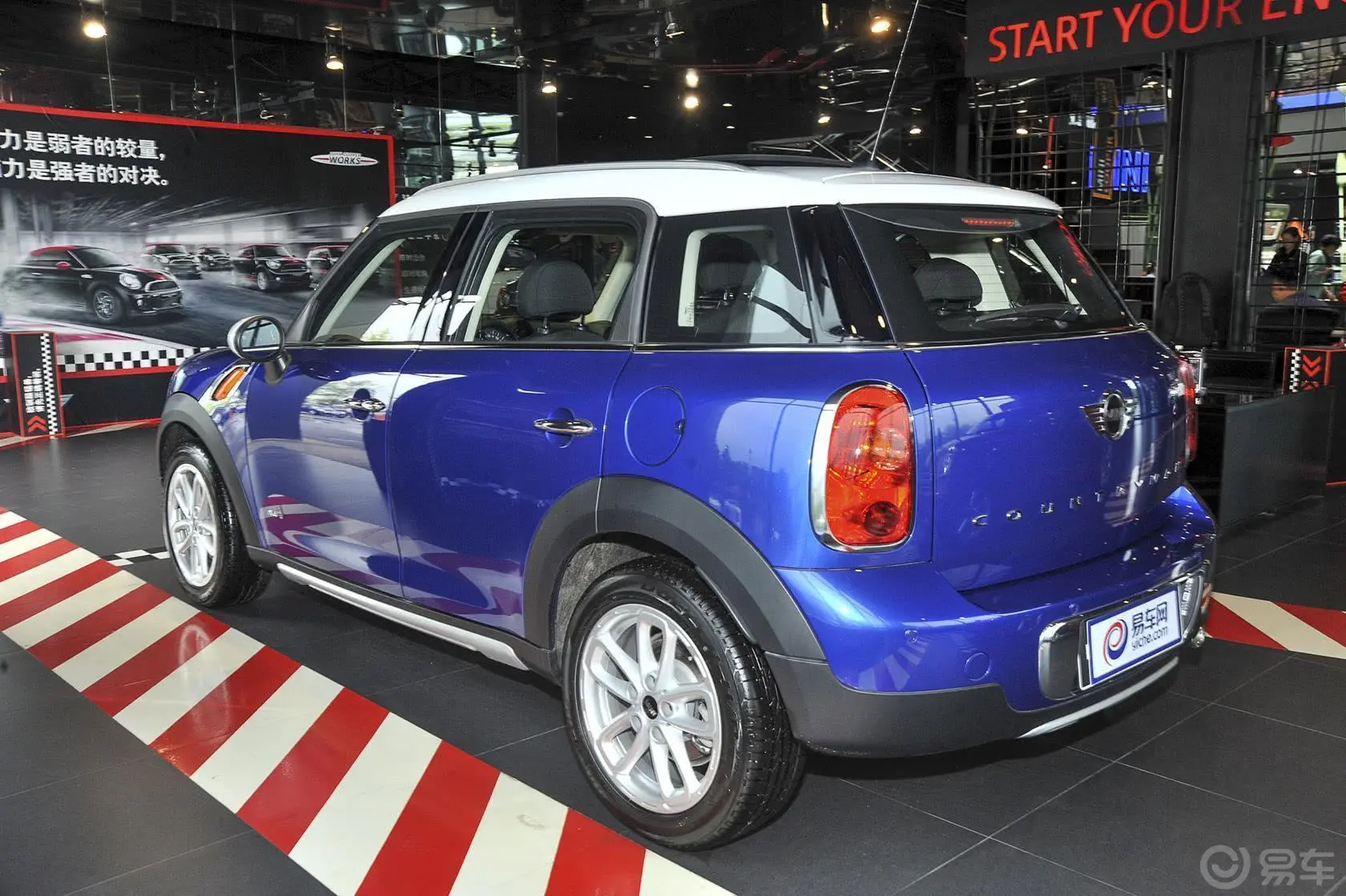 MINI COUNTRYMAN1.6T COOPER All 4 Fun侧后45度车头向左水平