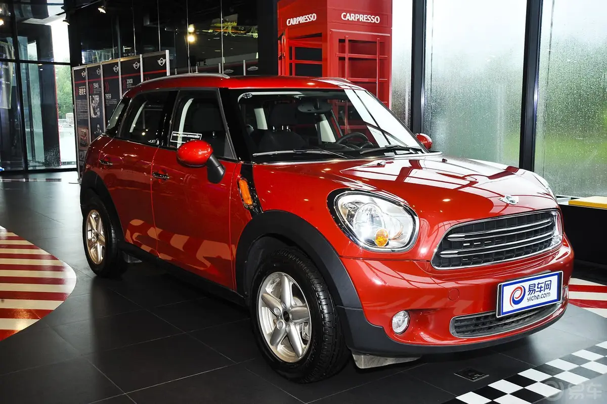 MINI COUNTRYMAN1.6L ONE侧后45度车头向右水平