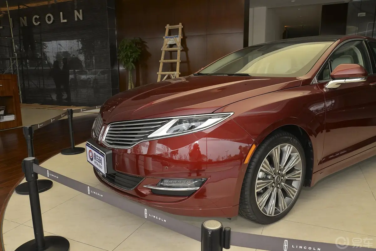 林肯MKZ2.0T 总统系列车头局部