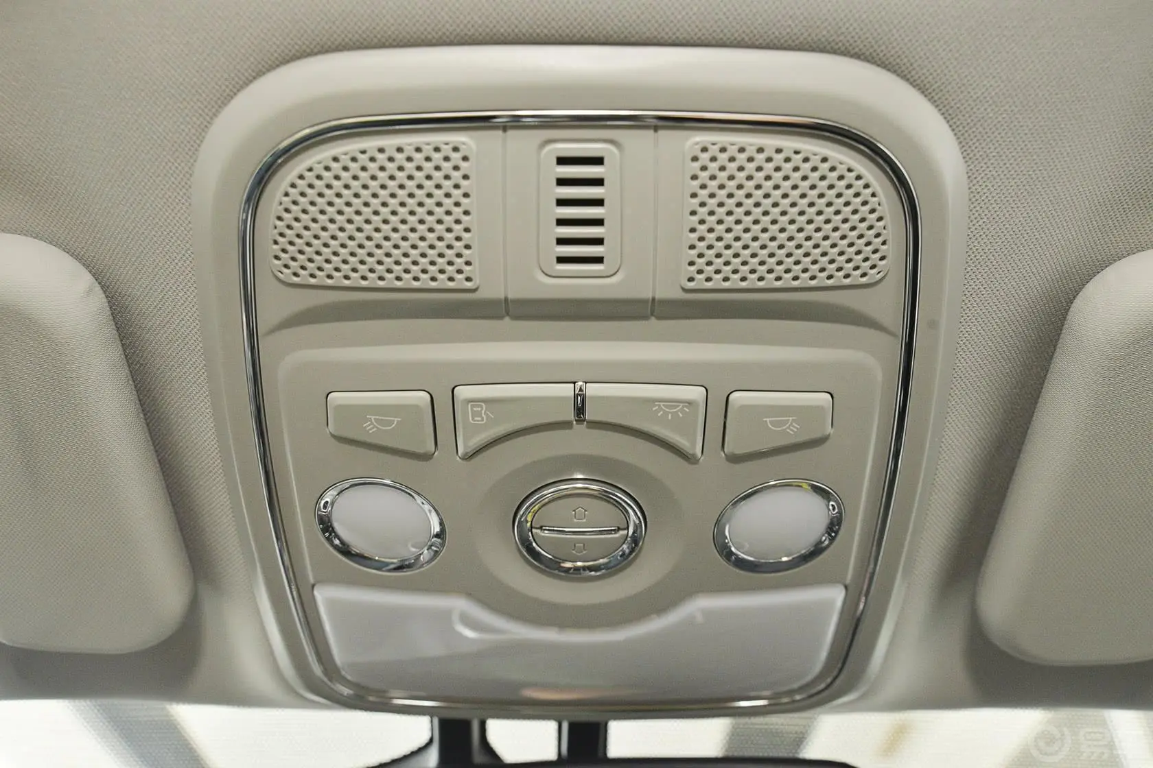 哈弗H6升级版 1.5T 手动 两驱 尊贵型前排车顶中央控制区