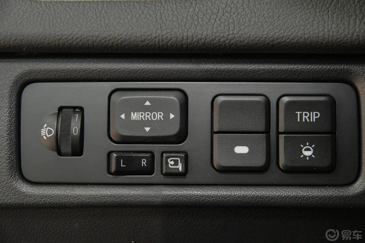 豪情SUV2.4L AT 两驱 尊享型外后视镜控制键