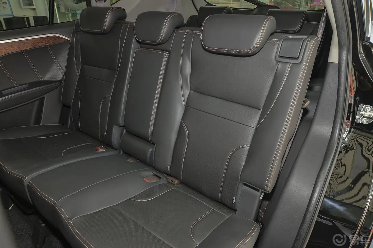 豪情SUV2.4L AT 两驱 尊享型后排座椅