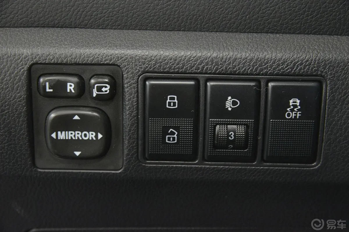 哈弗H6升级版 1.5T 手动 两驱 尊贵型外后视镜控制键
