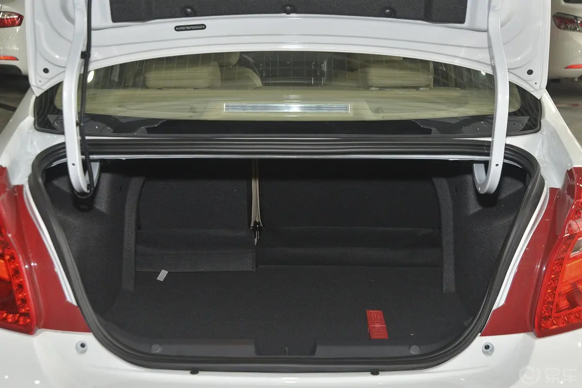 奇瑞E31.5L 手动 智尚版行李箱空间